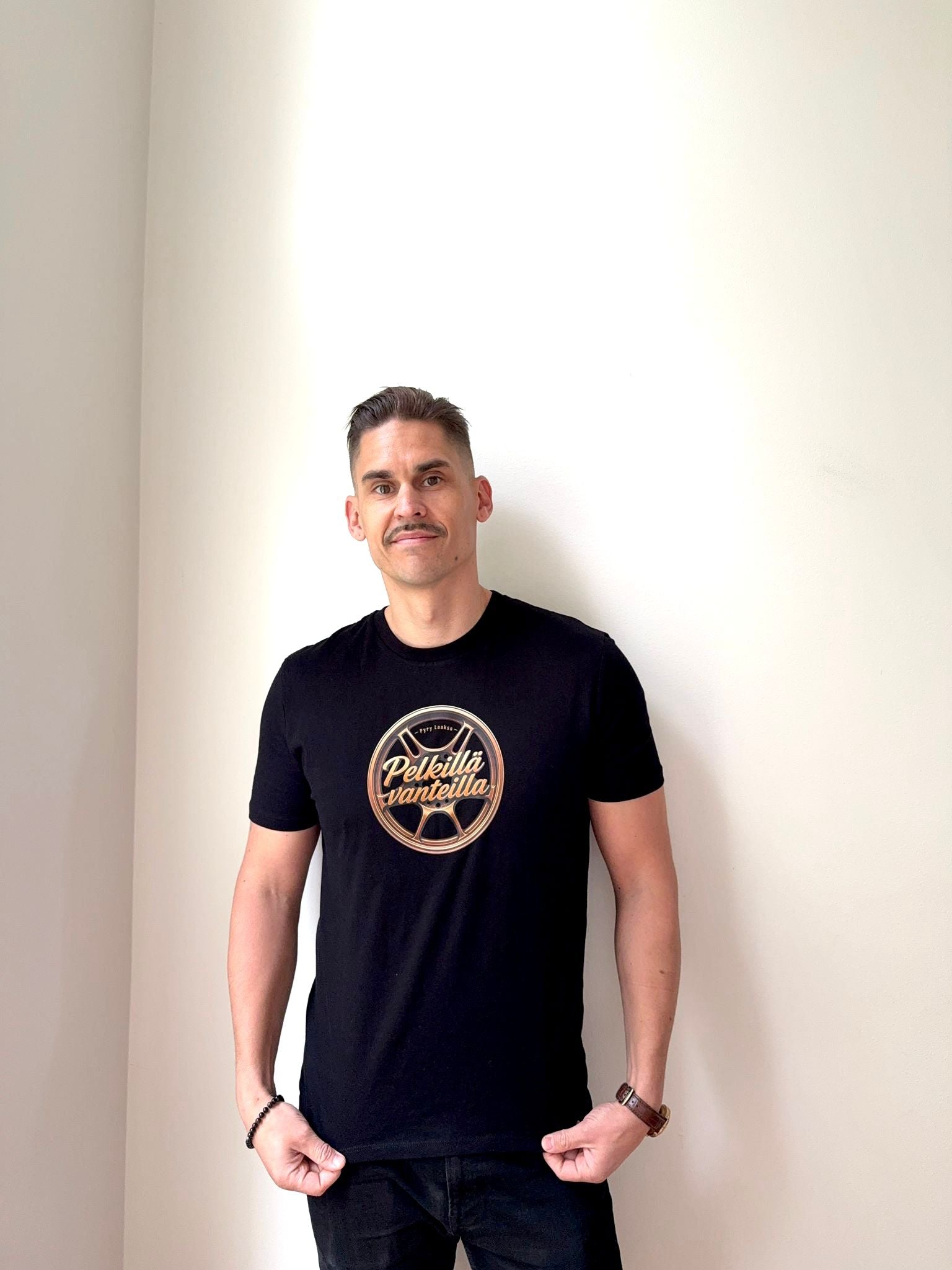 VALE Clothing X Pyry Laakso Pelkillä Vanteilla unisex T-paita