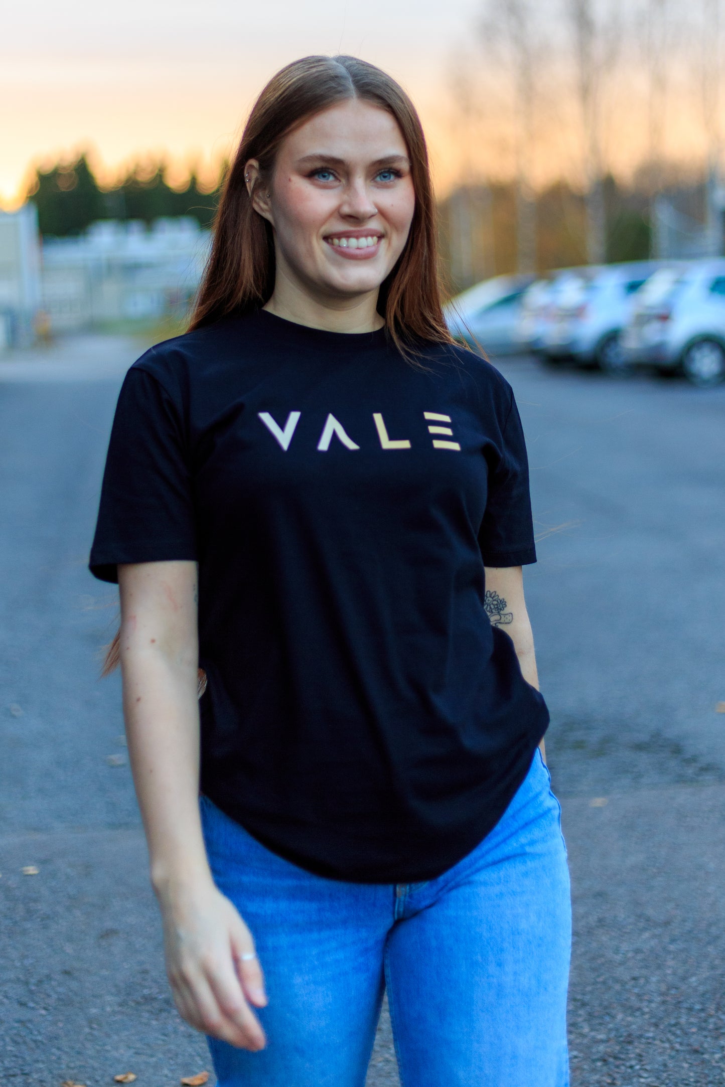 VALE Vida unisex T-paita musta