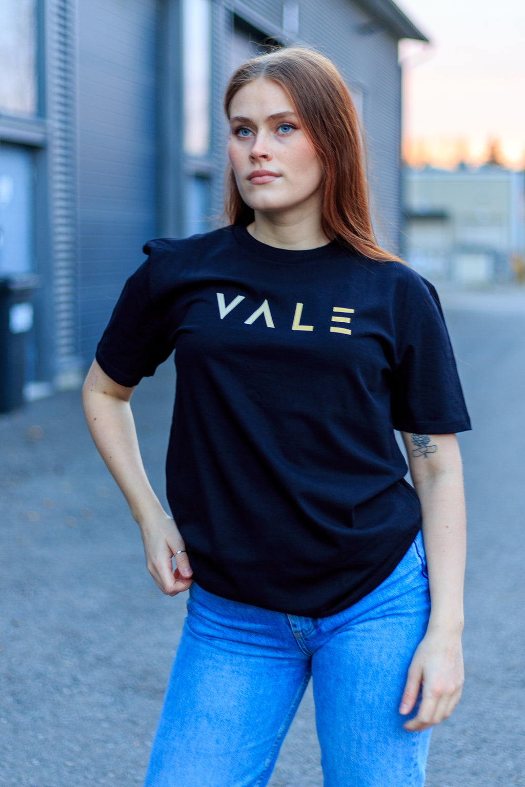 VALE Vida unisex T-paita musta