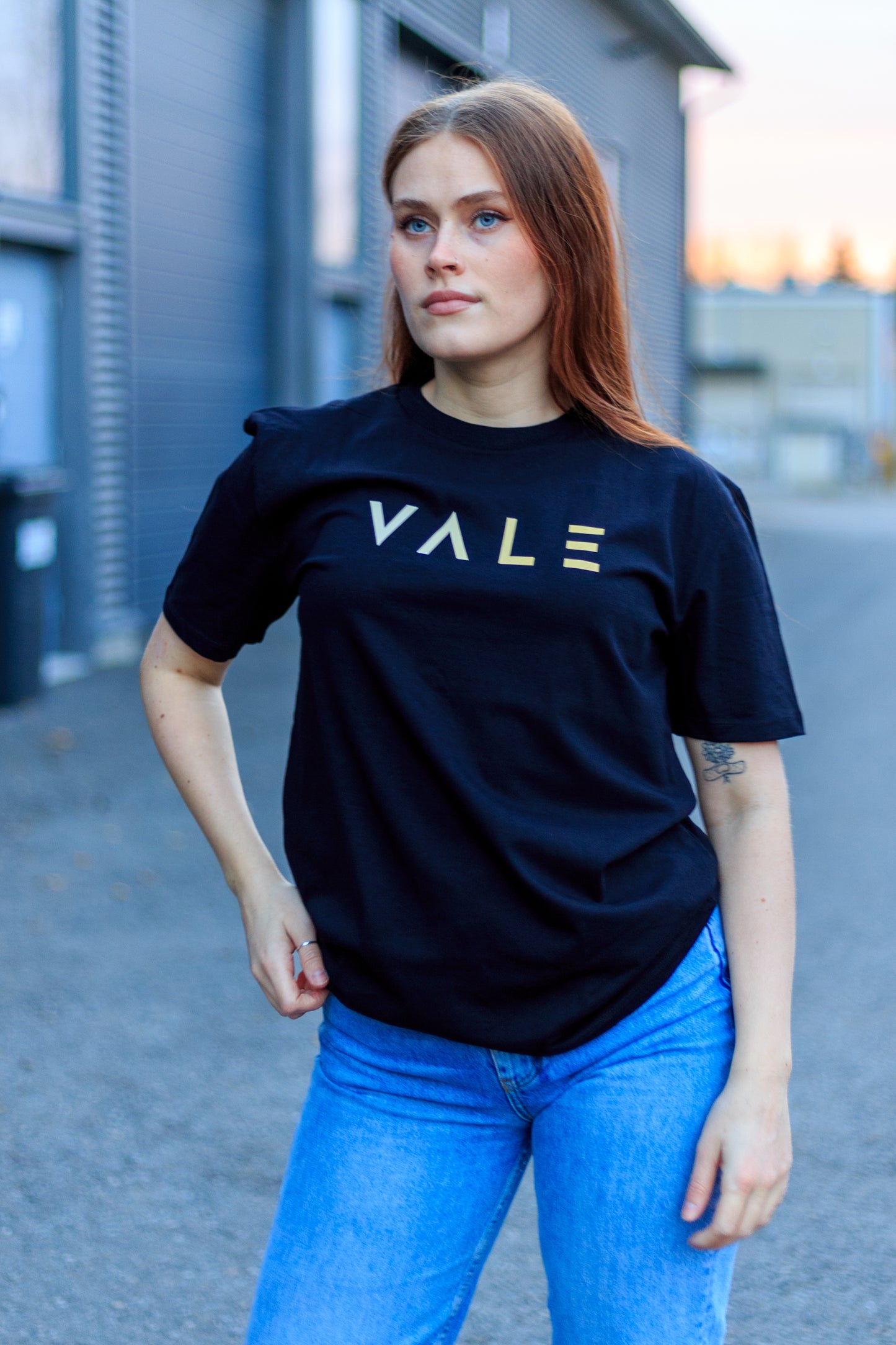 VALE Vida unisex T-paita musta